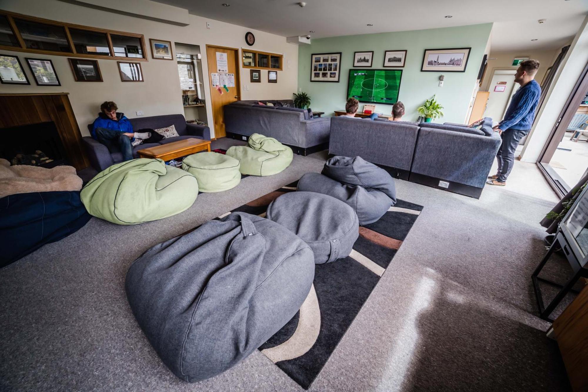Adventure Queenstown Hostel Exterior photo